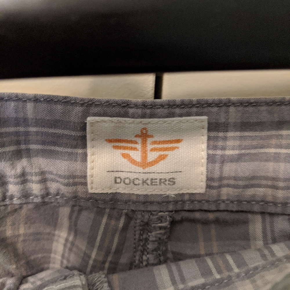 👣Dockers Grey and White Plaid Cargo Shorts - Picture 4 of 5